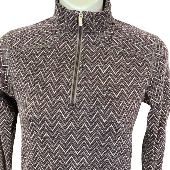 Women's Zigzag Pattern Sweater - Black and White - Picture 7 of 16